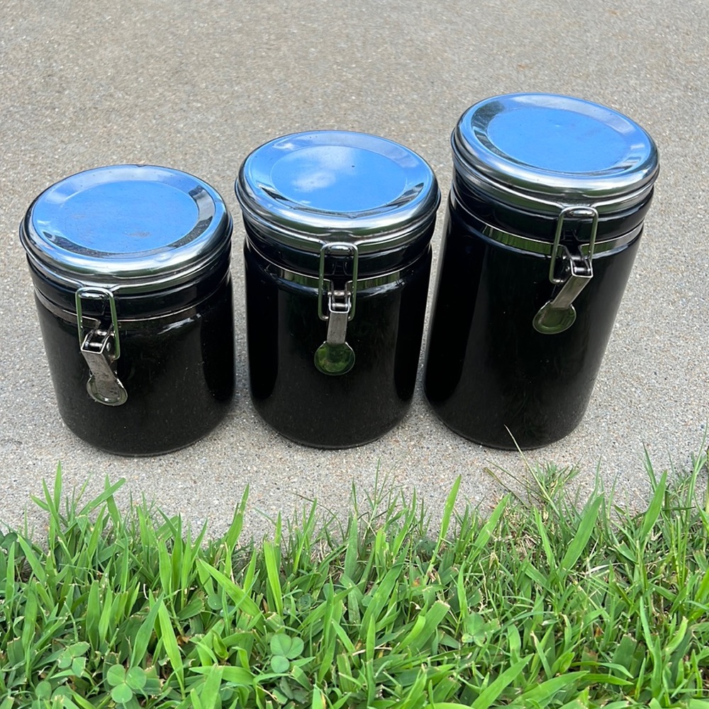 Countertop canisters black and silver